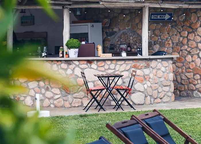 Vamvini Aparthotel Sarti