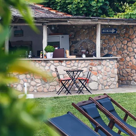 Vamvini Aparthotel Sarti